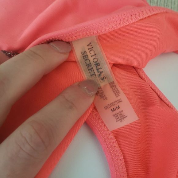 Victoria's Secret bikini - Picture 2 of 9